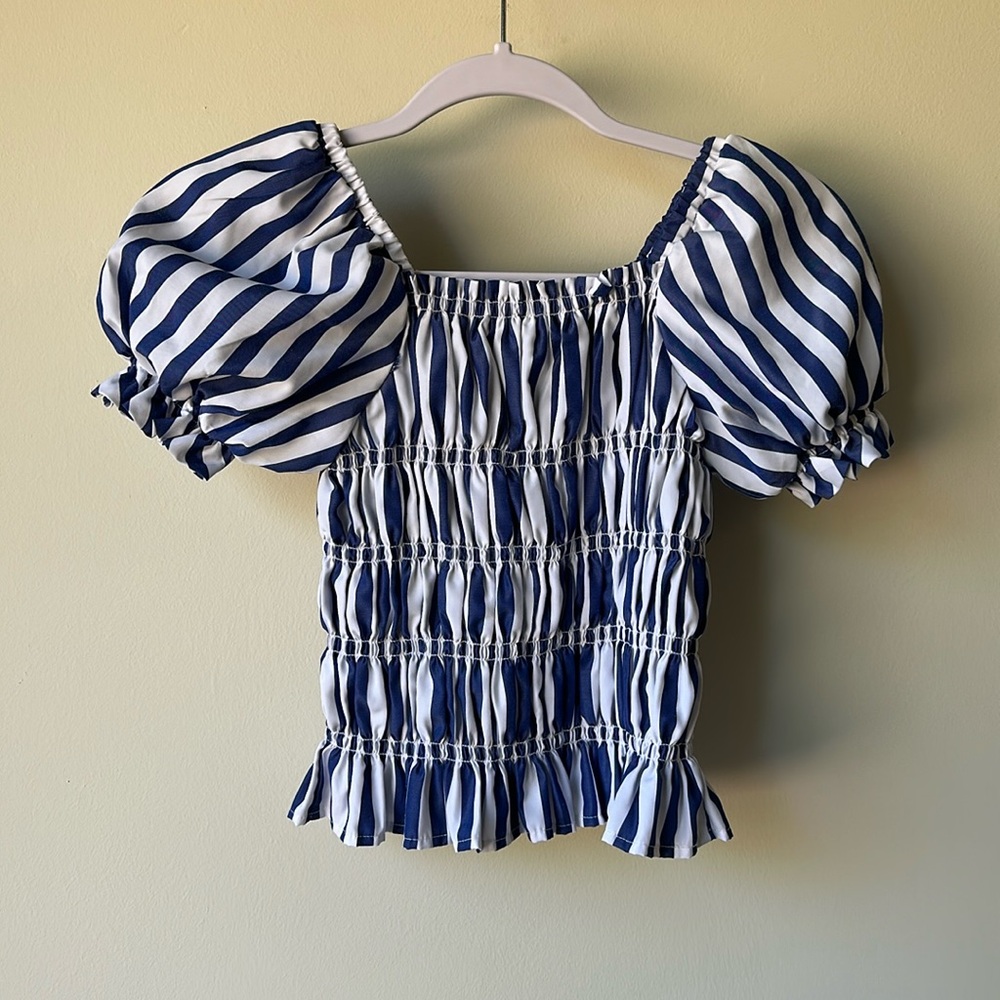 Really cute top !!